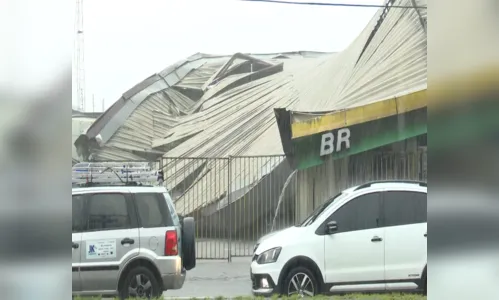 
				
					Chuvas provocam alagamentos e teto de posto de combustível desaba em João Pessoa
				
				