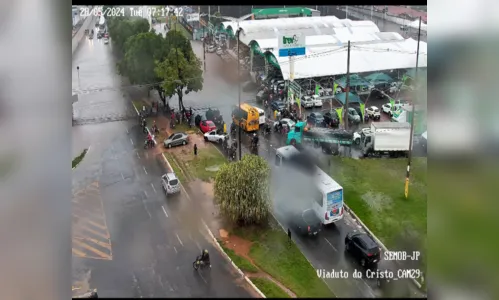 
				
					Chuvas provocam alagamentos e teto de posto de combustível desaba em João Pessoa
				
				