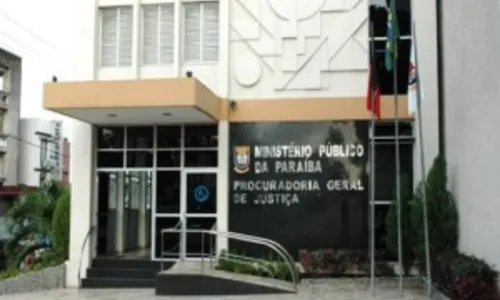 

					Ex-prefeito é alvo de ação por esquema com filho através de 'empresa fantasma' na Paraíba

				