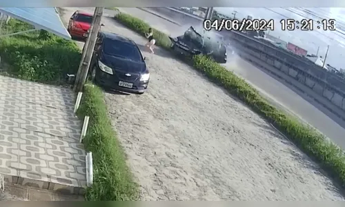 
				
					Homem morre após perder controle de carro e atingir poste em Cabedelo, na PB; veja vídeo
				
				
