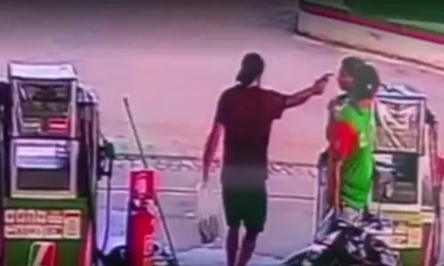 
				
					Júri popular condena homem a 26 anos de prisão por feminicídio de frentista em posto de gasolina
				
				