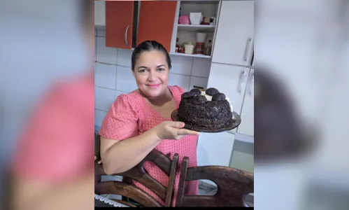 
				
					Mulher se torna confeiteira após fazer bolo de aniversário para a mãe: ‘Só queria presentear'
				
				