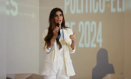 
				
					'Não existe saída que não seja pela política', defende Andréia Sadi em evento da Rede Paraíba
				
				