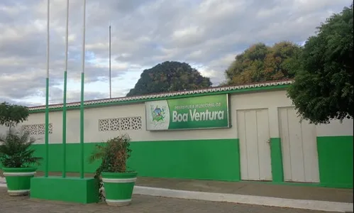 
				
					TCE busca R$ 500 mil em cofre de prefeitura da Paraíba, mas servidores “somem”; CONFIRA ÁUDIO
				
				