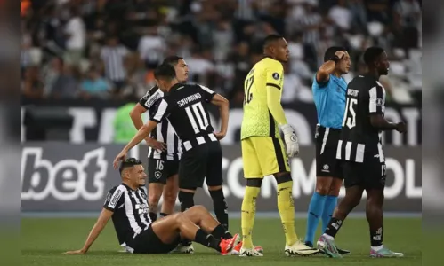
				
					Tiquinho Soares volta a treinar no campo e retorno ao Botafogo fica próximo
				
				