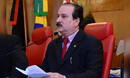 

					Vereador apresenta projeto para regularizar edificações clandestinas e depois retira proposta

				