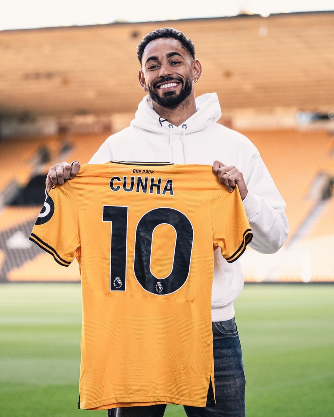 Matheus Cunha estreia com a 10 do Wolverhampton, mas não evita