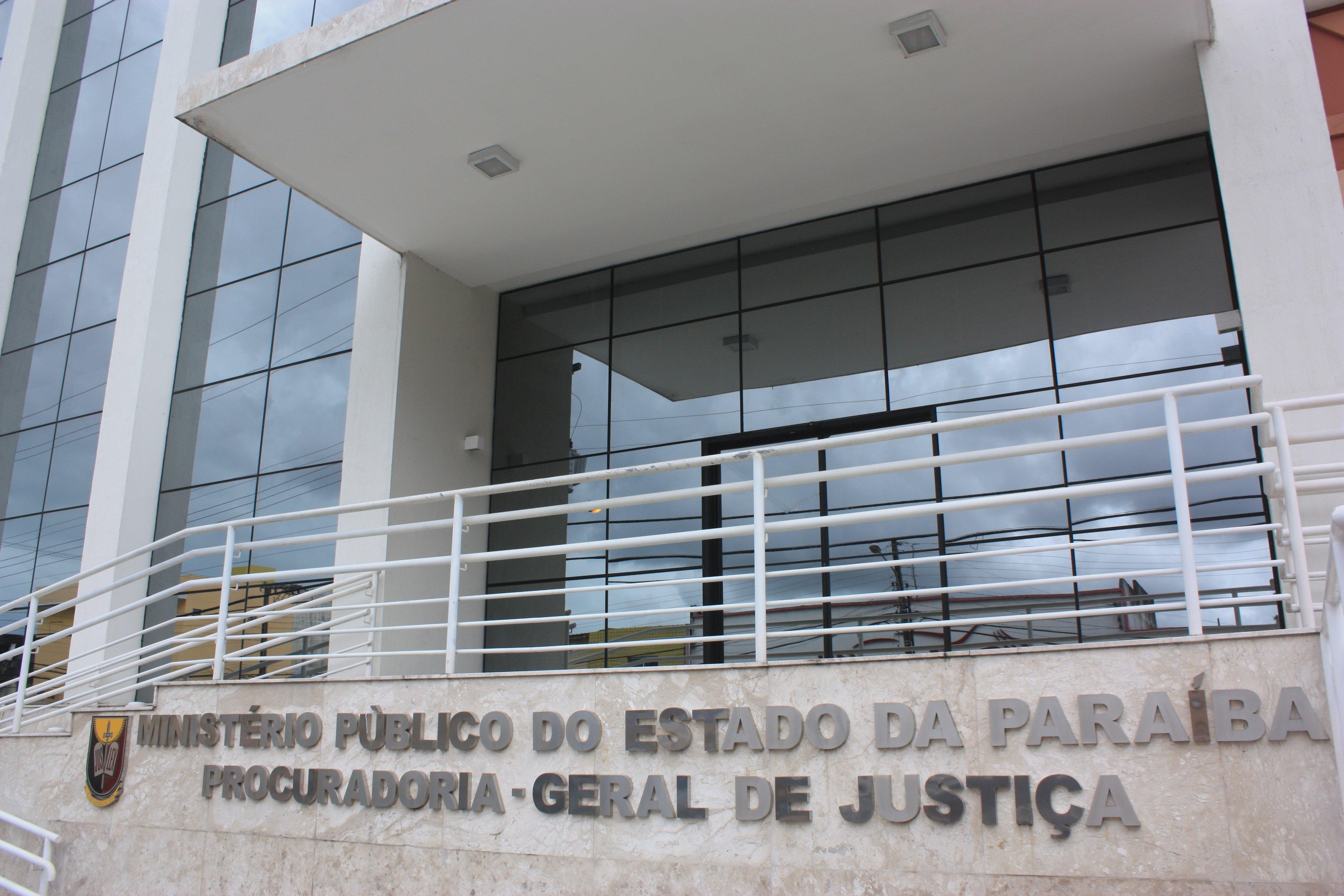 MP entra na Justiça por supostos descontos na folha de pagamento de servidores, em Patos