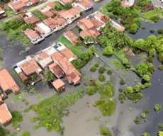 Chuva intensa causa transbordamento de rio e alaga cerca de 200 casas em Baía da Traição