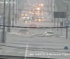 Forte chuva atinge João Pessoa e causa transtornos em vários bairros