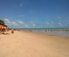 Idoso é resgatado em estado grave após entrar no mar da Praia do Seixas, em João Pessoa