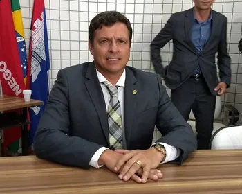 MP aciona Vitor Hugo por discriminar pessoas em situação de rua em João Pessoa