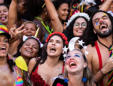 Qual será o hit do Carnaval 2026? Conheça as músicas que são apostas para dominar a folia