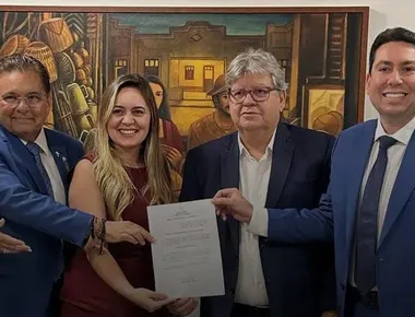 As fraturas e faturas de Adriano Galdino para João Azevêdo e Hugo Motta