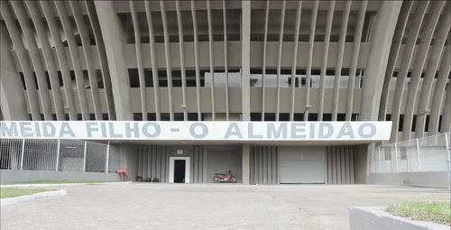 
				
					Almeidão 50 anos: inaugurado como Satyrão, estádio mudou nome para José Américo de Almeida Filho
				
				