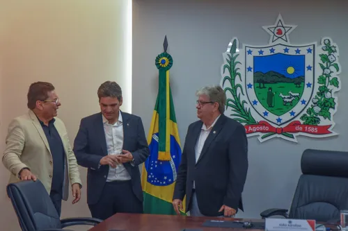 
				
					Após crise, Galdino e João Azevêdo se reúnem na Granja Santana
				
				