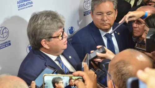 
				
					Gestão João Azevêdo já contraiu mais de R$ 3 bilhões em empréstimos para a Paraíba
				
				