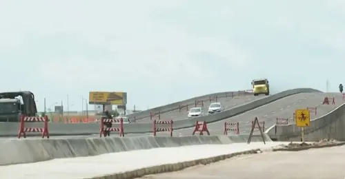 
				
					MPF dá 15 dias para Dnit corrigir falhas graves na obra da BR-230 entre João Pessoa e Cabedelo
				
				