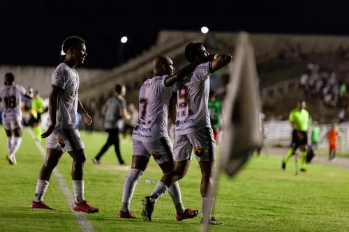 
				
					Bahia, Flamengo, Vasco... veja possíveis adversários do Botafogo-PB na 3ª fase da Copa do Brasil
				
				