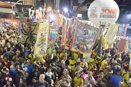 
				
					Memórias da Folia: Muriçocas do Miramar é bloco sem cordão de isolamento; ‘É do povo’, diz Fuba
				
				