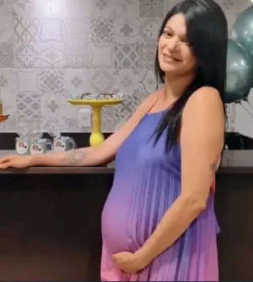 
				
					Caso Isea: enterrada mulher que morreu após perder bebê e ter útero retirado em Campina Grande
				
				