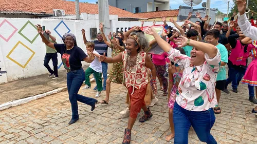 
				
					Chico César regrava clipe de "Mama África" em Catolé do Rocha
				
				