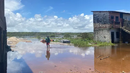 
				
					Chuvas dão trégua e Defesa Civil de Baía da Traição aguarda recuo de rio que transbordou
				
				