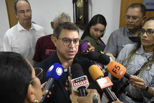 
				
					Dinho apresenta projeto para desapropriar Hotel Tambaú
				
				