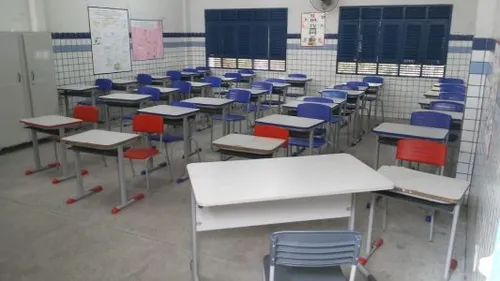 
				
					Professor agredido com golpes de martelo diz 'nunca ter esperado' ação de aluno
				
				