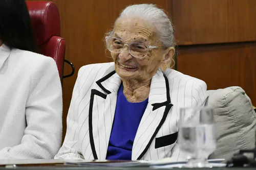 
				
					Elizabeth Teixeira recebe Medalha Cidade de João Pessoa em sessão especial na CMJP
				
				