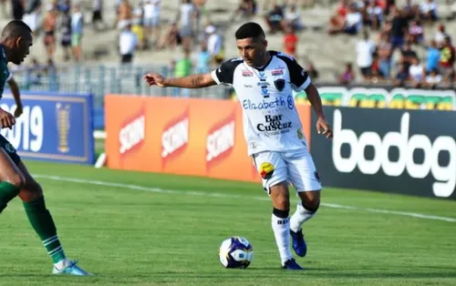 
Ex- Sousa, Treze e Botafogo-PB, Dico anuncia a aposentadoria aos 37 anos

