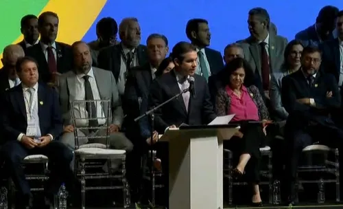 
				
					Hugo Motta se compromete a pautar PEC para 'salvar' prefeituras de dívidas previdenciárias
				
				