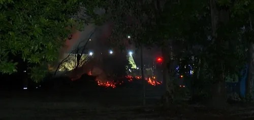 
				
					Incêndio atinge área de mata ao lado da Estação Cabo Branco, em João Pessoa
				
				