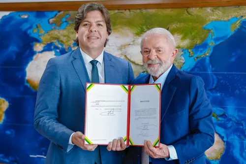 
				
					Ministro das Comunicações afirma que segue comprometido com metas do governo Lula
				
				