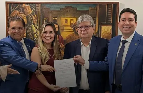 
				
					As fraturas e faturas de Adriano Galdino para João Azevêdo e Hugo Motta
				
				
