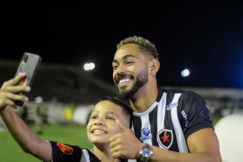 
				
					Matheus Cunha volta à Seleção Brasileira e fala em conexão com o Brasil através do Botafogo-PB
				
				