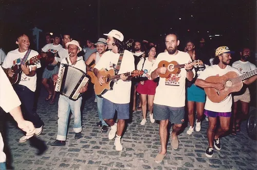 
				
					Memórias da Folia: Muriçocas do Miramar é bloco sem cordão de isolamento; ‘É do povo’, diz Fuba
				
				