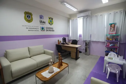 
				
					Ministro da Justiça inaugura em João Pessoa Sala Lilás para acolher mulheres vítimas de violência
				
				