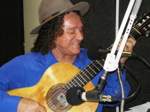 
				
					Morre Vital Farias, cantor e compositor paraibano, aos 82 anos
				
				