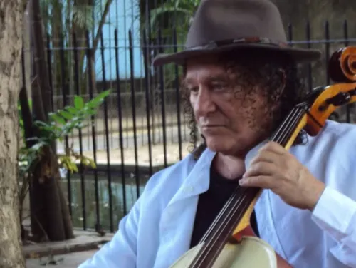 
				
					Morre Vital Farias, cantor e compositor paraibano, aos 82 anos
				
				