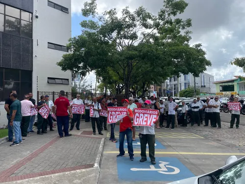 
				
					Motoristas de ônibus de João Pessoa mantêm greve após audiência sem acordo
				
				