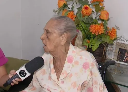 
				
					Mulher completa 110 anos e diz que segredo é se cuidar na mocidade
				
				