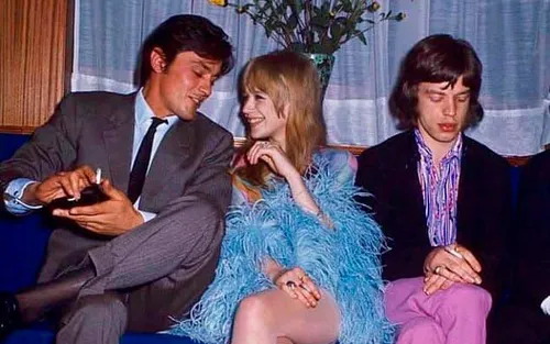 
				
					Não há Swinging London sem Marianne Faithfull
				
				