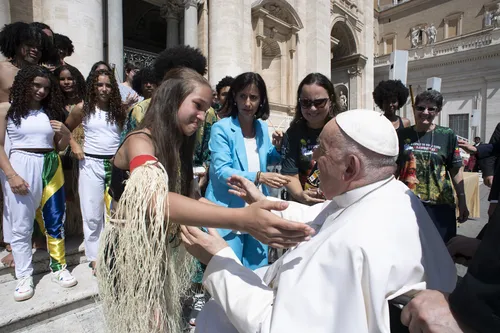
				
					Estudantes paraibanos relembram encontro com o papa Francisco no Vaticano
				
				
