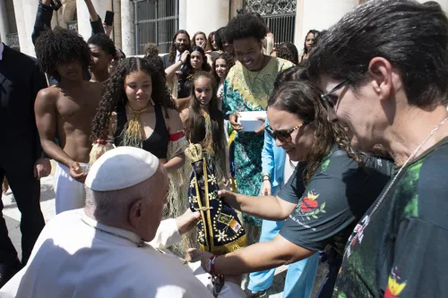 
				
					Estudantes paraibanos relembram encontro com o papa Francisco no Vaticano
				
				