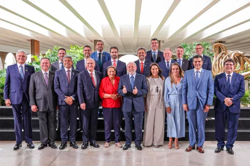 
				
					Opinião: Lula culpa Estados por alta dos combustíveis, mas impostos seguem intocados
				
				