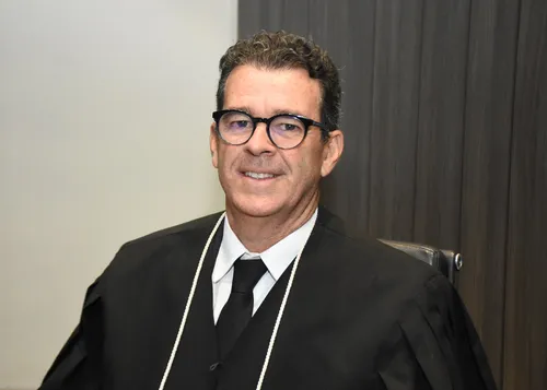 
				
					Exclusivo: Polícia Federal investiga tiro em prédio de juíza eleitoral de Cabedelo
				
				