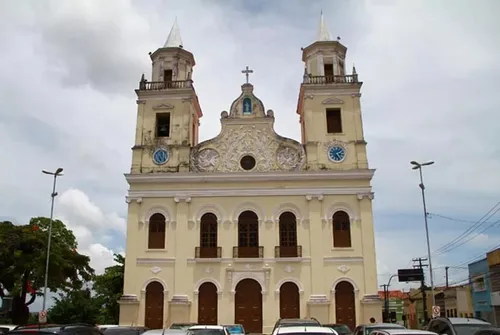 
				
					Parte do teto da Catedral Basílica de Nossa Senhora das Neves desaba
				
				