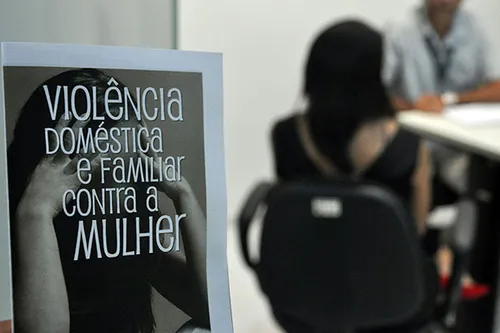 
				
					Pedidos de medidas protetivas saem de 45 para mais de 10 mil em uma década: 'na dúvida, proteja'
				
				