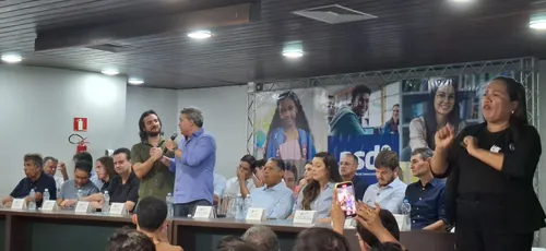 
				
					Pedro assume comando do PSD e adota tom de 